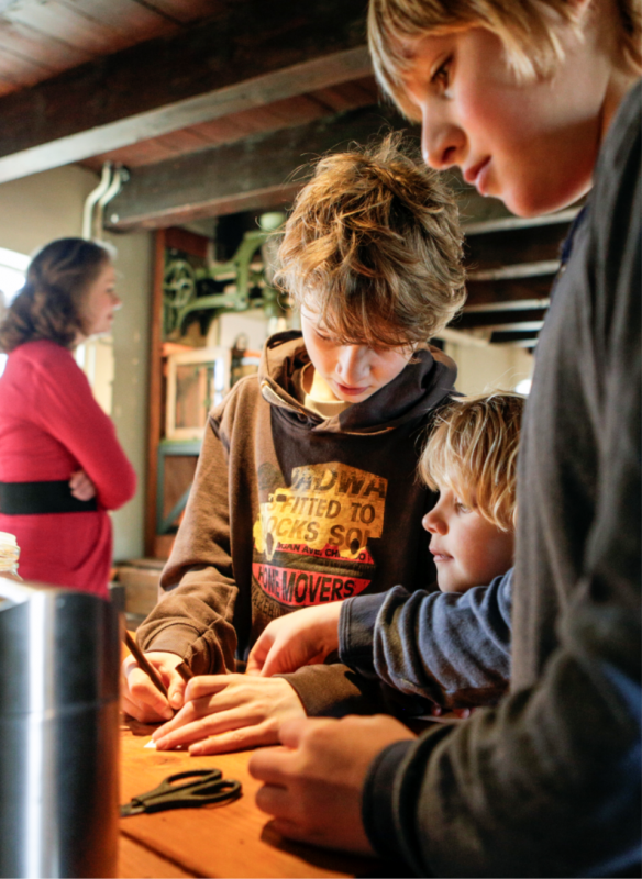 Afbeelding 3 van Douwe Egberts museum in Joure en varen door Sneek