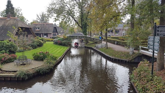 Afbeelding 3 van Bezoek aan Giethoorn (Holland Venetië)